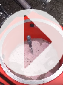 VIDEO-Kverneland-Trailed-Sprayer-iXtrack-T-Induction-bowl-powder-DE
